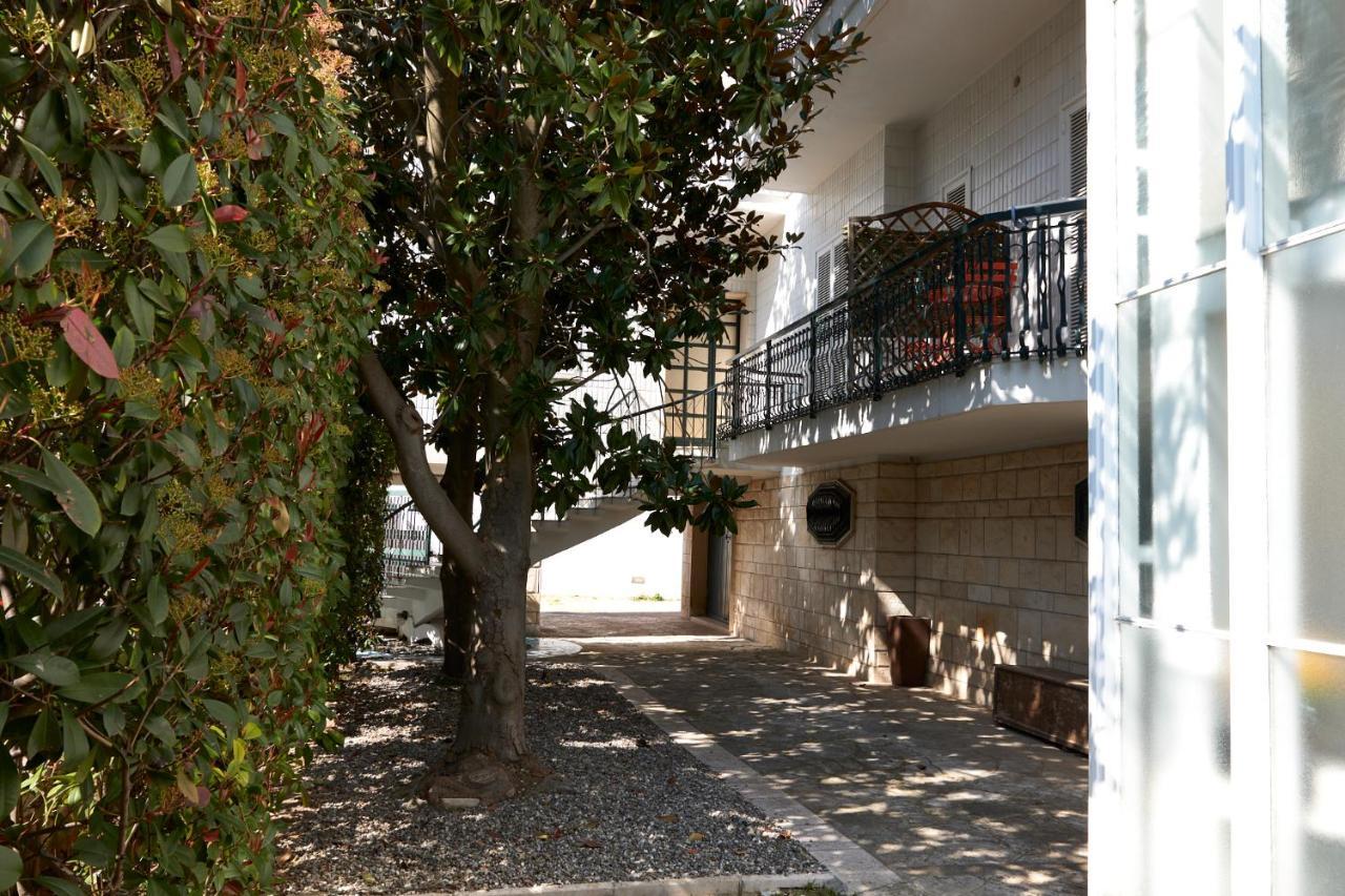 Il Giardino Di Flora Con Piscina Hotel Lecce Eksteriør billede