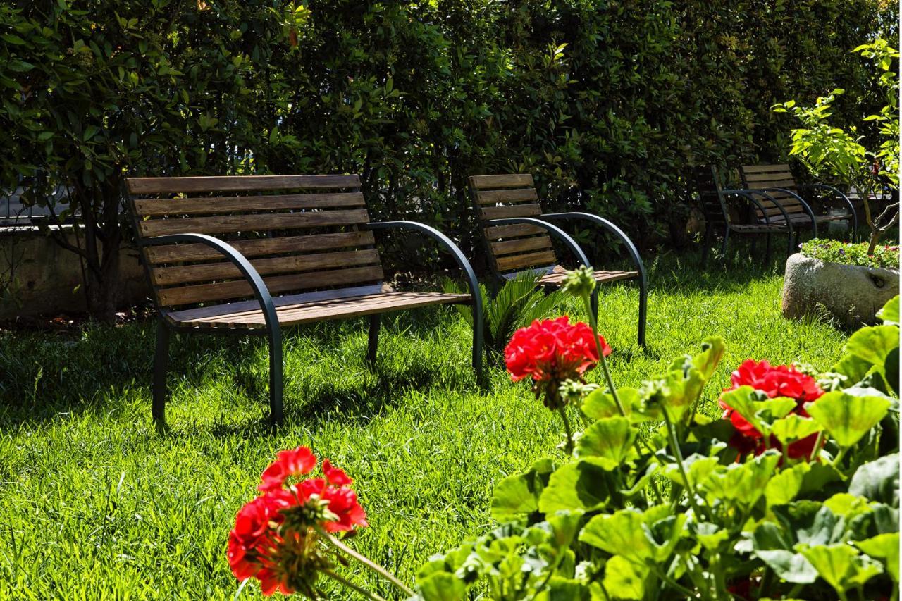 Il Giardino Di Flora Con Piscina Hotel Lecce Eksteriør billede