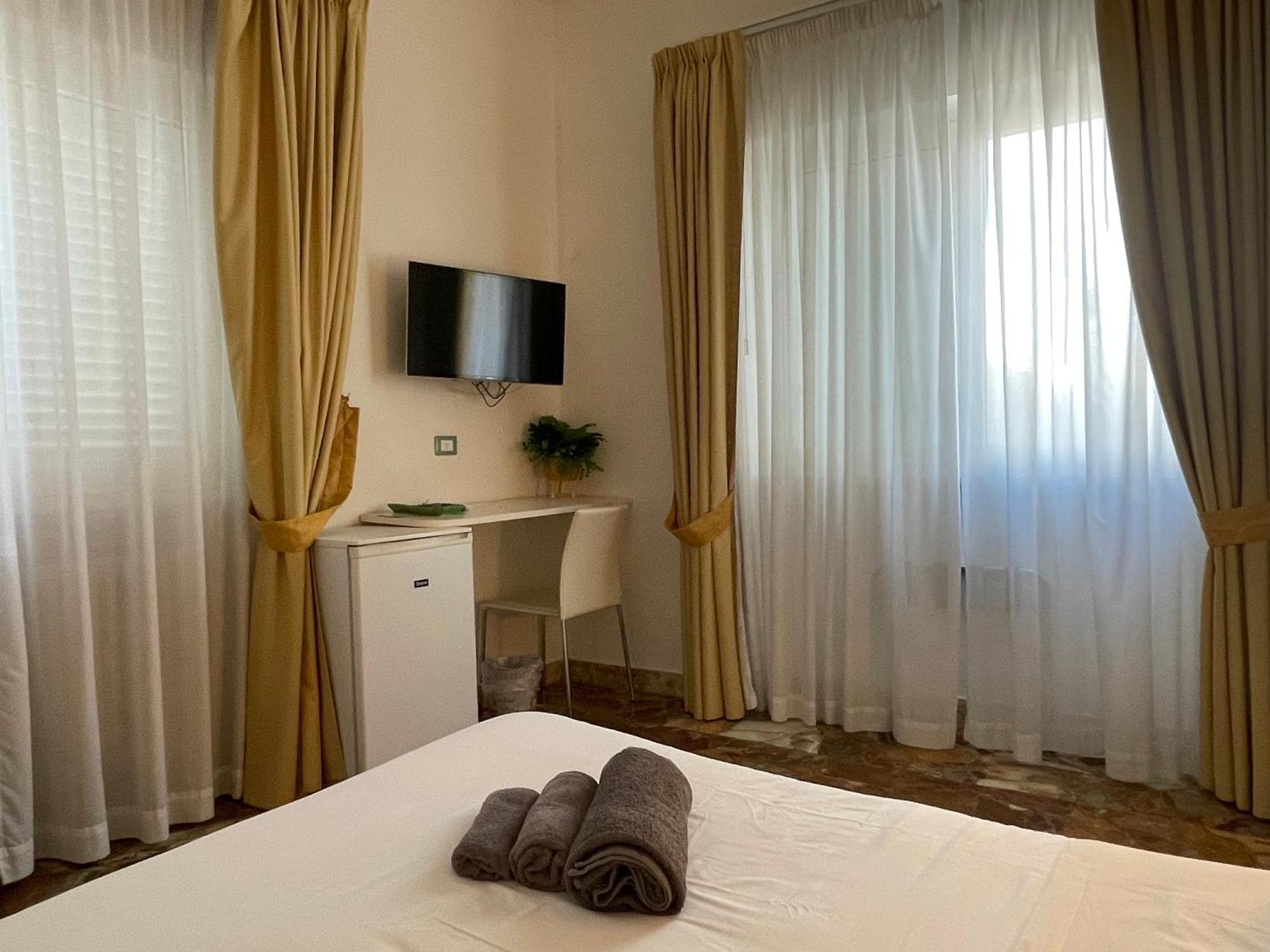 Il Giardino Di Flora Con Piscina Hotel Lecce Eksteriør billede
