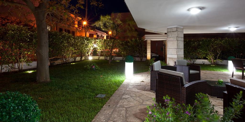 Il Giardino Di Flora Con Piscina Hotel Lecce Eksteriør billede